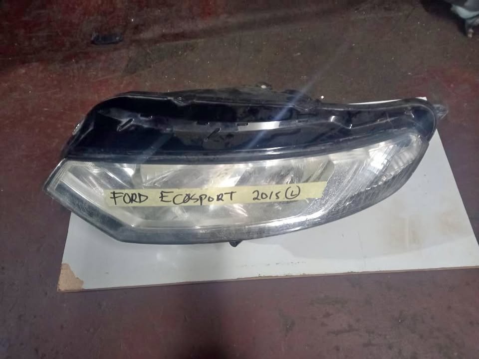 2015 Ford Ecosport Headlight Left Side - Private Seller 2015 Ford Ecosport Headlight Left Side - Private Seller