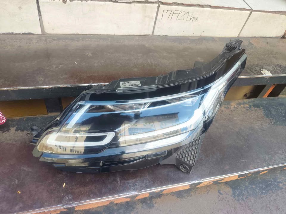 Range Rover Velar 2024 left headlight - Private Seller Range Rover Velar 2024 left headlight - Private Seller