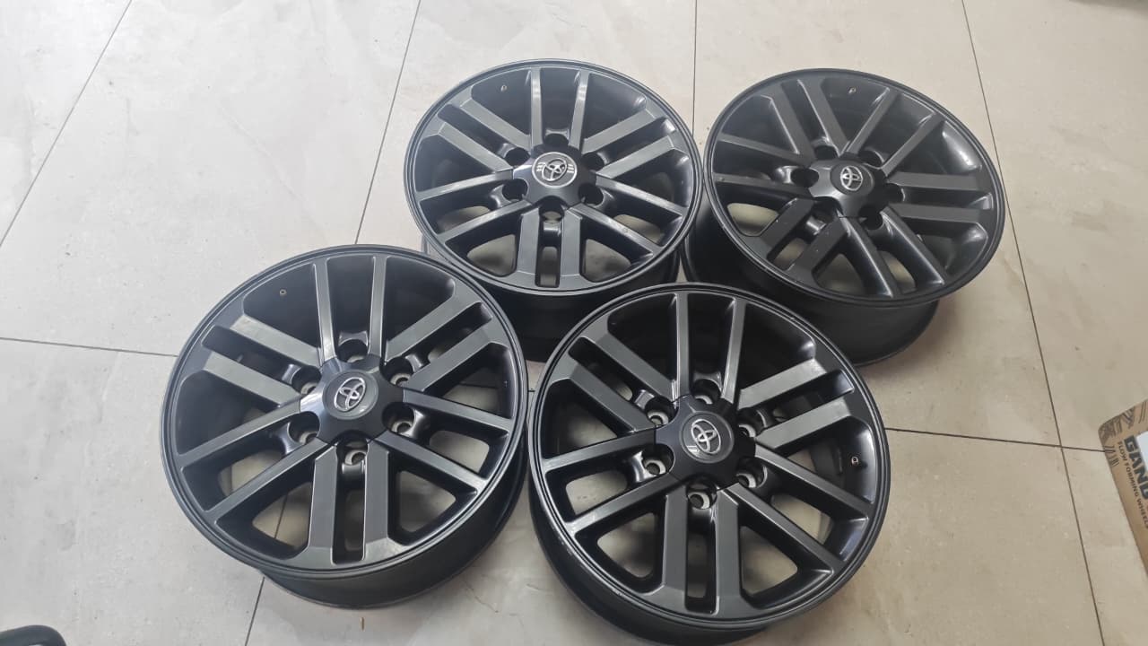17inch Toyota Hillux D4D/Fortuner original mags set. - Private Seller 17inch Toyota Hillux D4D/Fortuner original mags set. - Private Seller