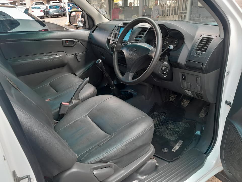 2013 TOYOTA HILUX 2.5 D4D MANUAL