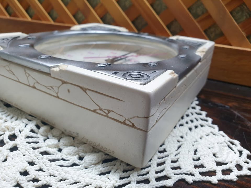 Beautiful ceramic clock. C81