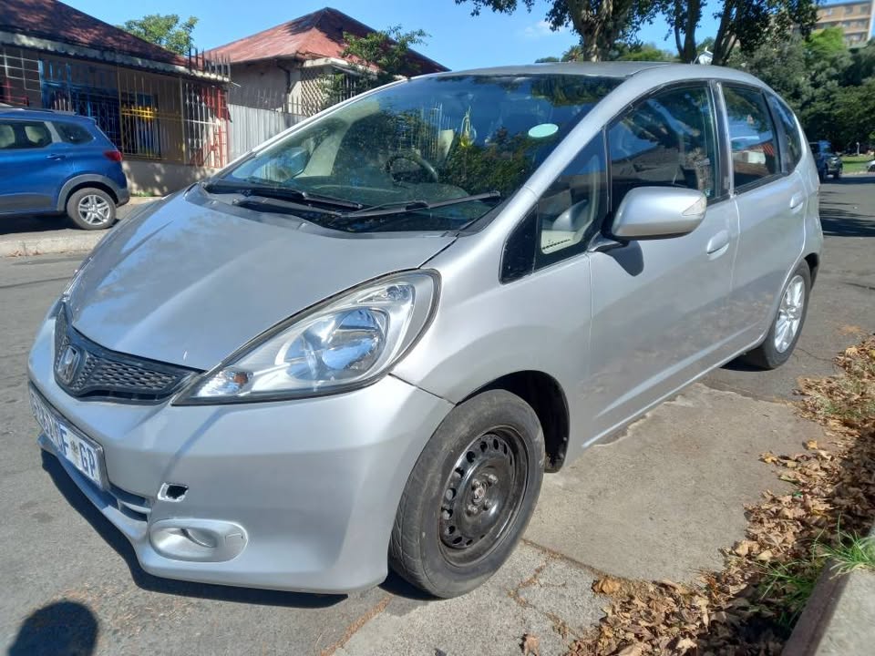 2012 HONDA JAZZ, ENG 1.5 PETROL, MANUAL TRANSMISSION, SILVER COLOR, MILEAGE