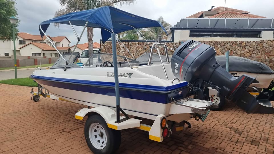 Yamaha Legacy 170 with powerful 130hp engine and L-Seats, is one of THE most fun Boats on the water!