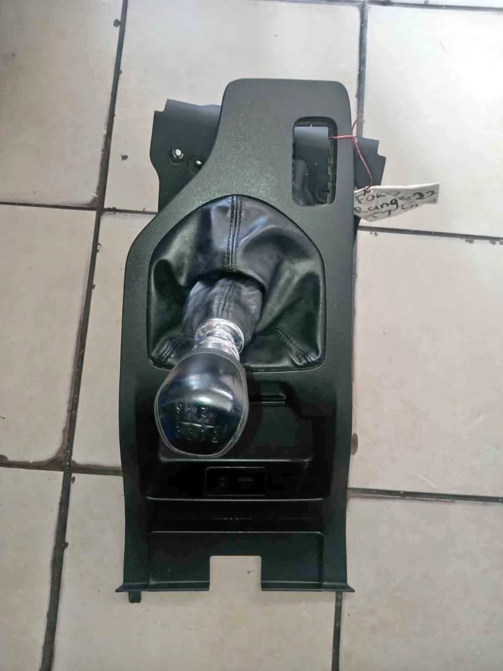 Ford Ranger T7 2.2 2018 6speed gear selector - Private Seller