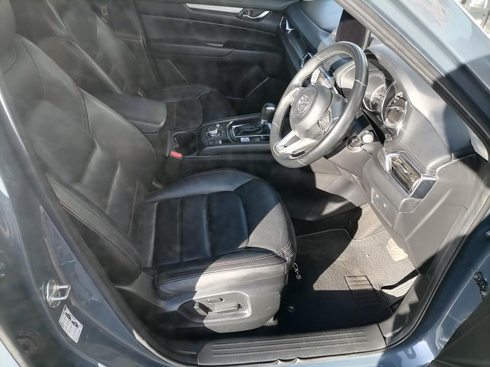 2020 Mazda CX - 5 2.0 SkyActive Technology SUV with a leather seat and Service book