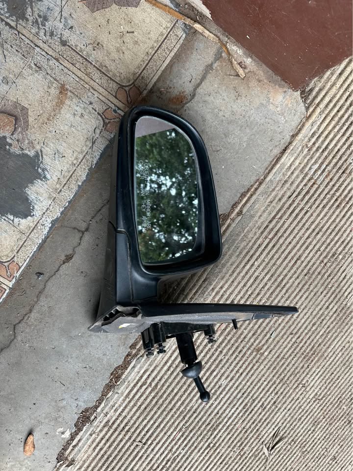 Chevrolet aveo left side mirror - Private Seller Chevrolet aveo left side mirror - Private Seller