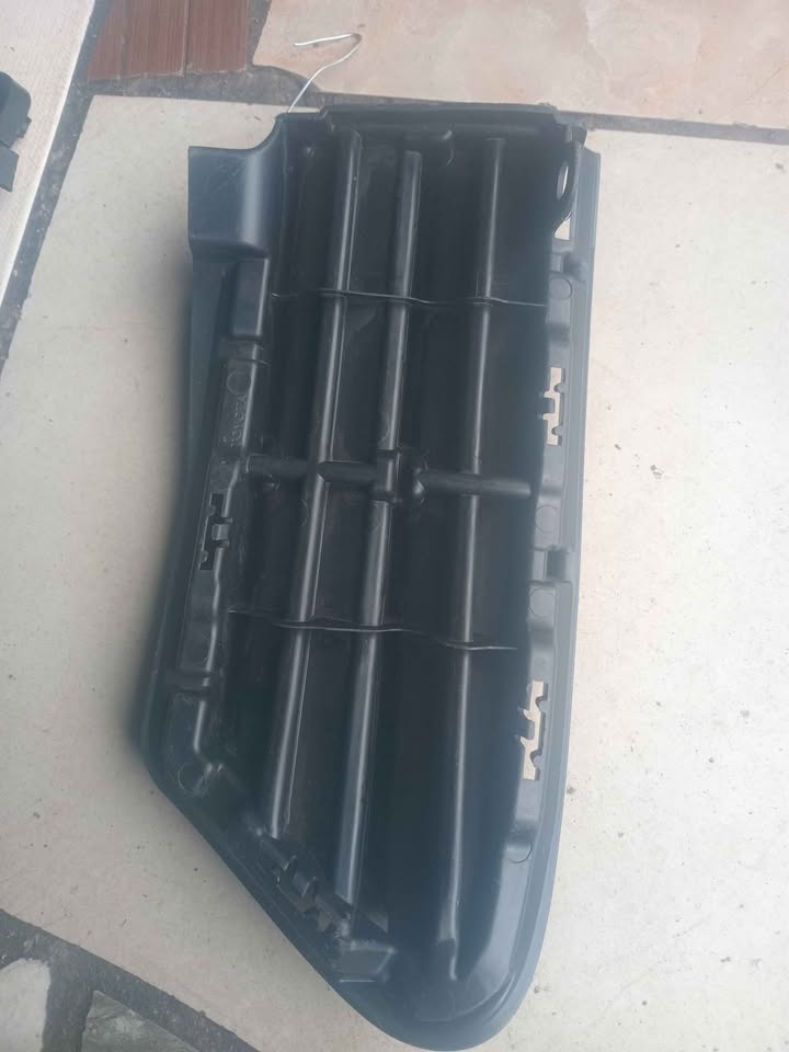 7251J Toyota RAV Grill radiator lower left side - Private Seller 7251J Toyota RAV Grill radiator lower left side - Private Seller