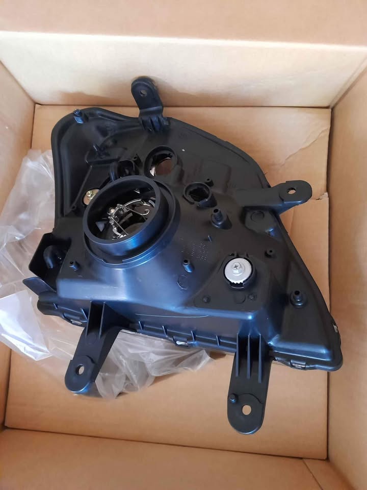 ISUZU KB250 Fleetside 2005/2008 NEW HEADLIGHTS FOR SALE