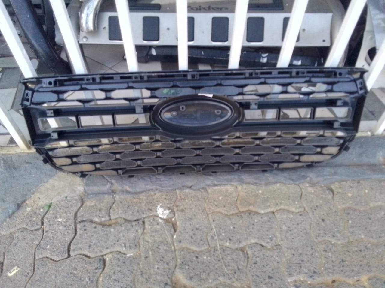 (2022-2024) FORD RANGER T9 GRILL FOR SALE - Private Seller