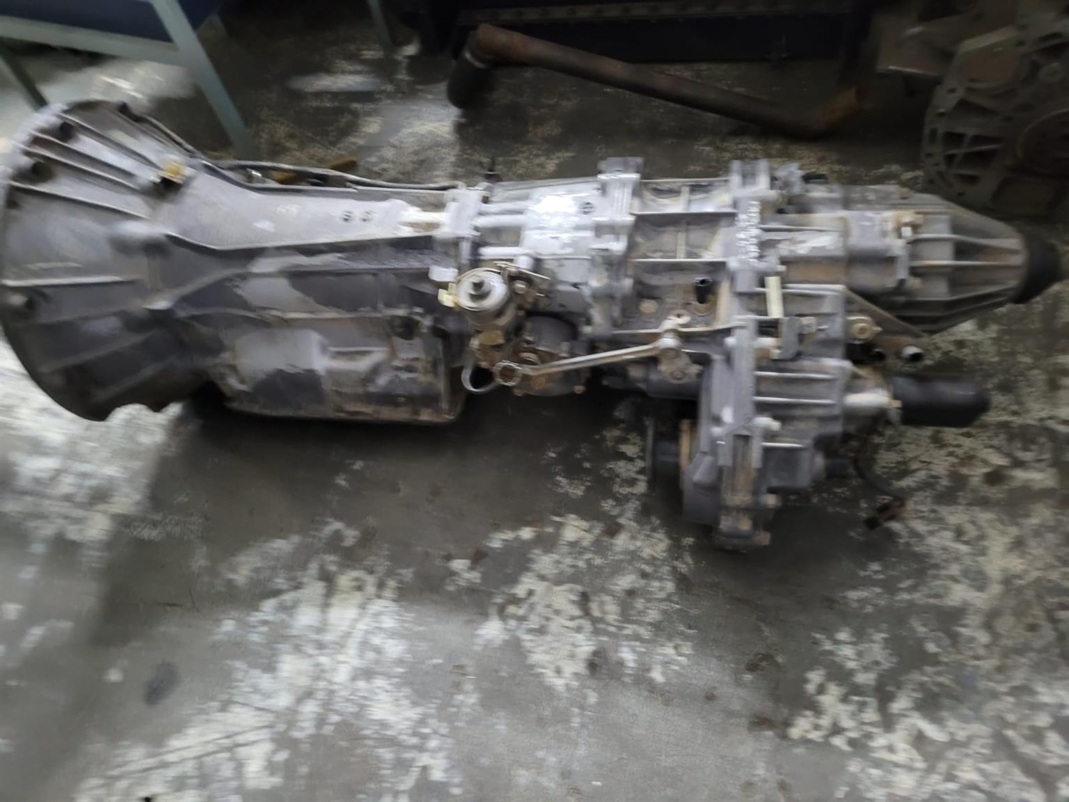 NISSAN PATHFINDER 4.0 4 X 4 GEARBOX with TRANSFERCASE - Private Seller