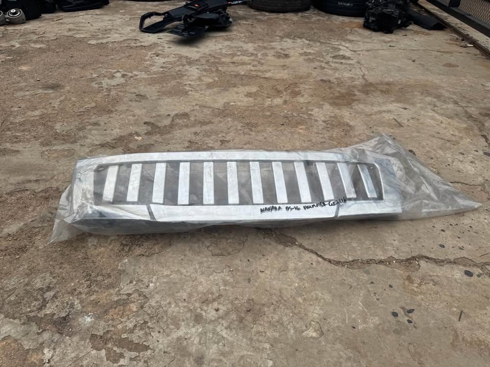 Nissan Navara Hummer Style Front Grill - Private Seller Nissan Navara Hummer Style Front Grill - Private Seller