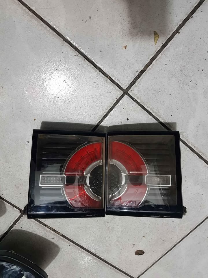 LAND ROVER DISCOVERY BOOT TAILLIGHT  2019 - Private Seller