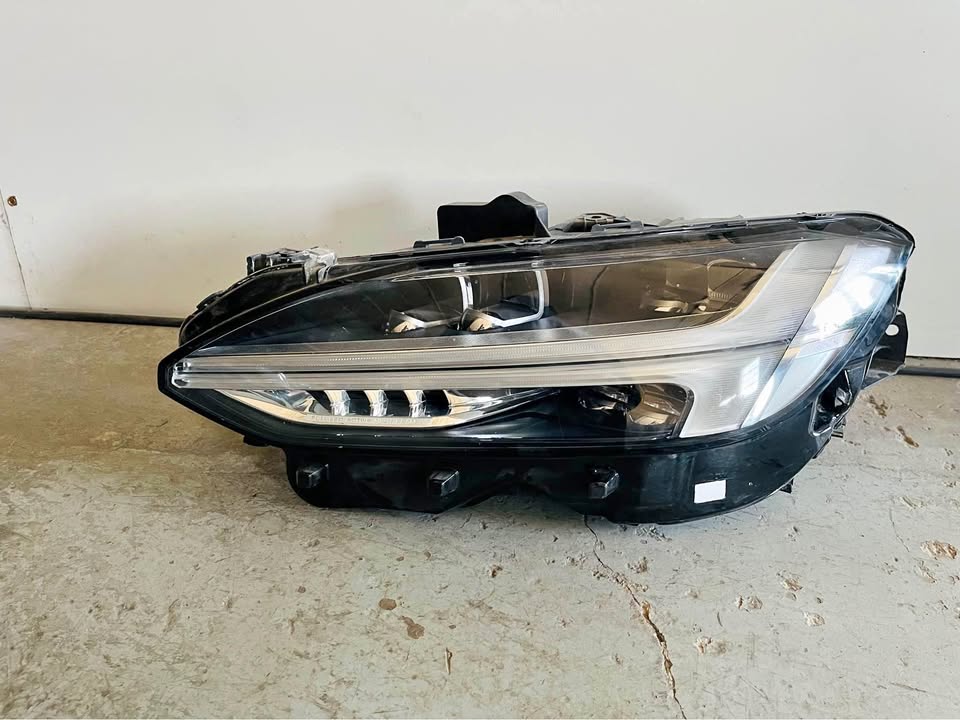 Volvo S90, V90 2018 Left headlight