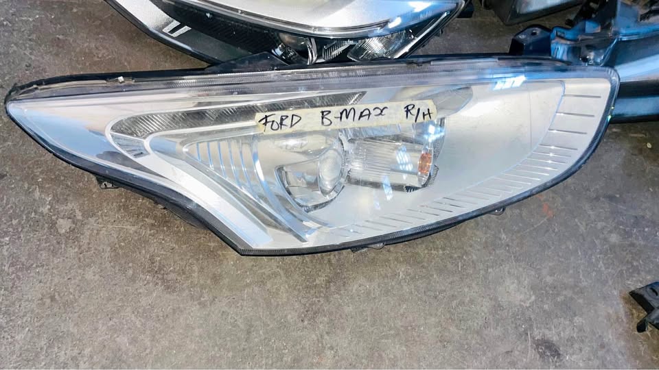 Ford B-Max headlight - Private Seller Ford B-Max headlight - Private Seller