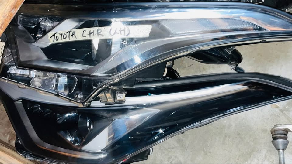 TOYOTA CHR HEADLIGHTS - Private Seller TOYOTA CHR HEADLIGHTS - Private Seller