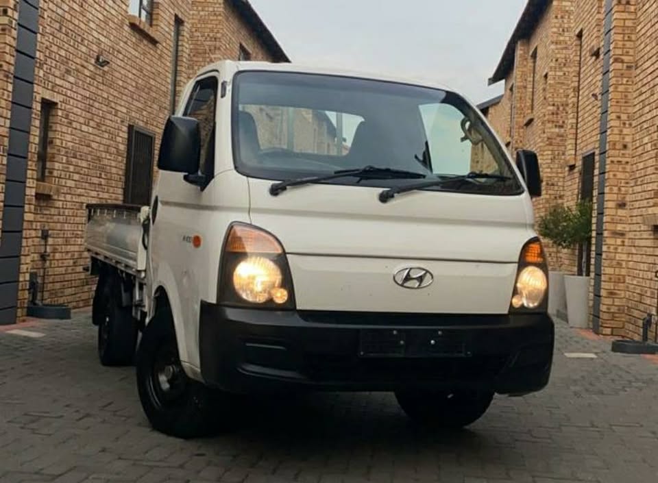 Used Hyundai H-100 Bakkie 2.5TCi deck - Private Seller