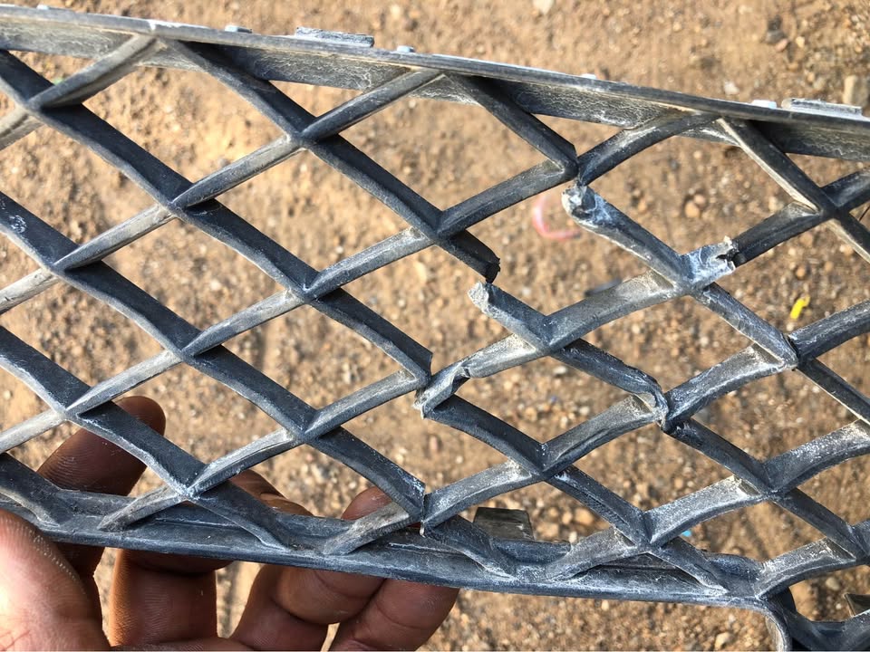 Mercedes Benz w176 lower bumper grill