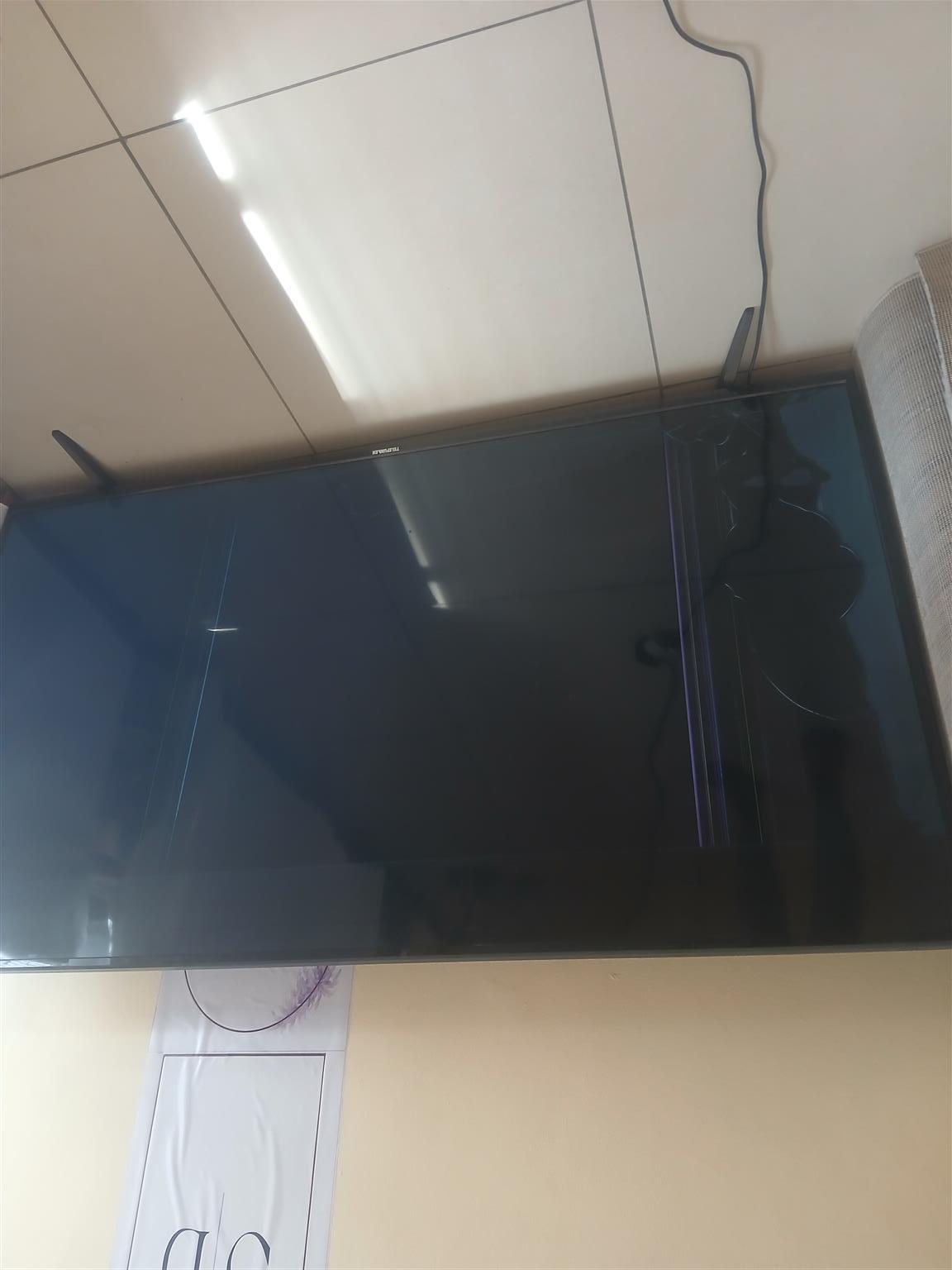 Telefunken 65 inch cracked TV  screen Telefunken 65 inch cracked TV  screen