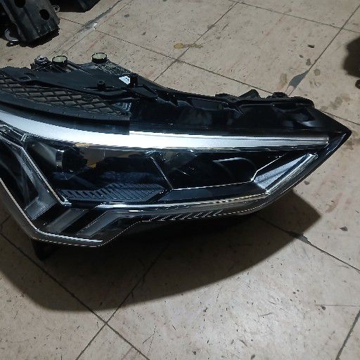Audi Q3 headlight - Private Seller Audi Q3 headlight - Private Seller
