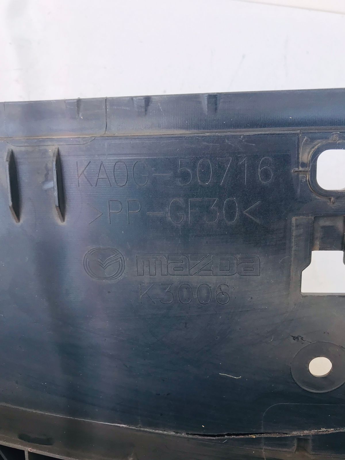 Mazda CX-5 radiator grill with chrome trimming - Private Seller Mazda CX-5 radiator grill with chrome trimming - Private Seller