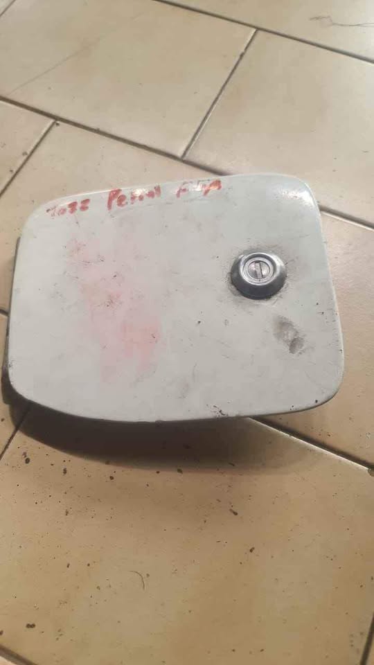 Toyota tazz fuel flap