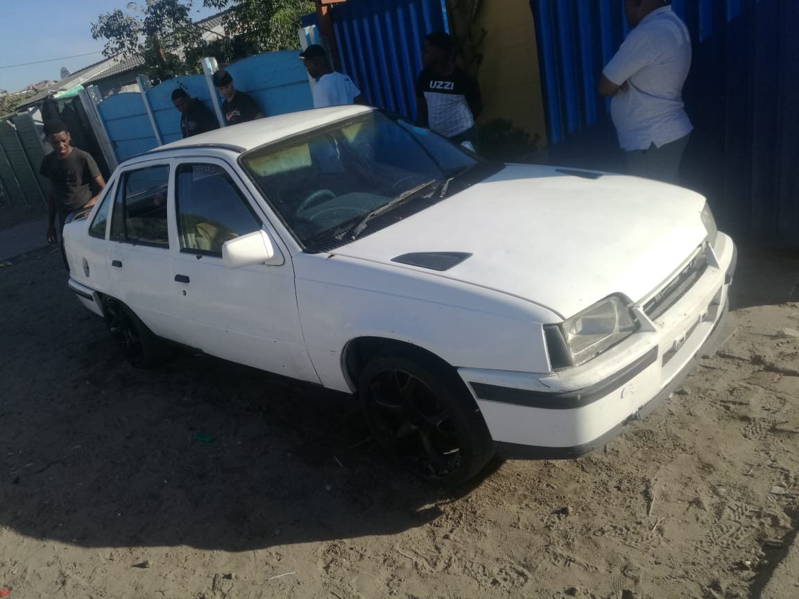 opel monza GSI 1.6 carb automatic.