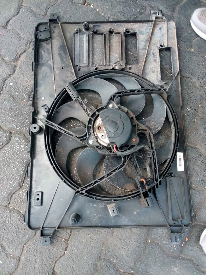 VOLVO S60 XC60 XC70 V60 RADIATOR FAN - Private Seller VOLVO S60 XC60 XC70 V60 RADIATOR FAN - Private Seller
