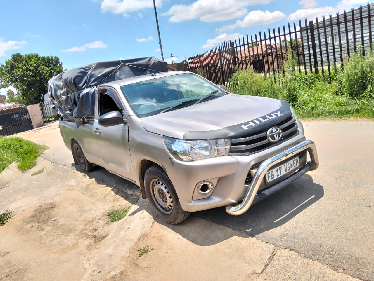 Used 2014 Toyota Hilux 2.0 single cab S - Private Seller Used 2014 Toyota Hilux 2.0 single cab S - Private Seller