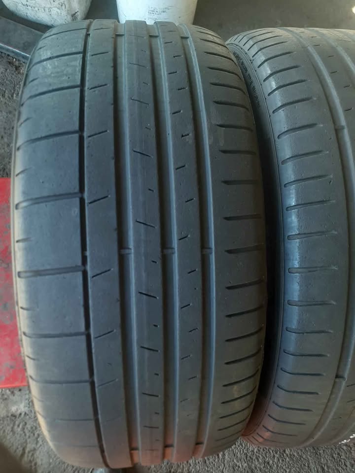 235/40/19 Pirelli Tyres for Sale. Contact