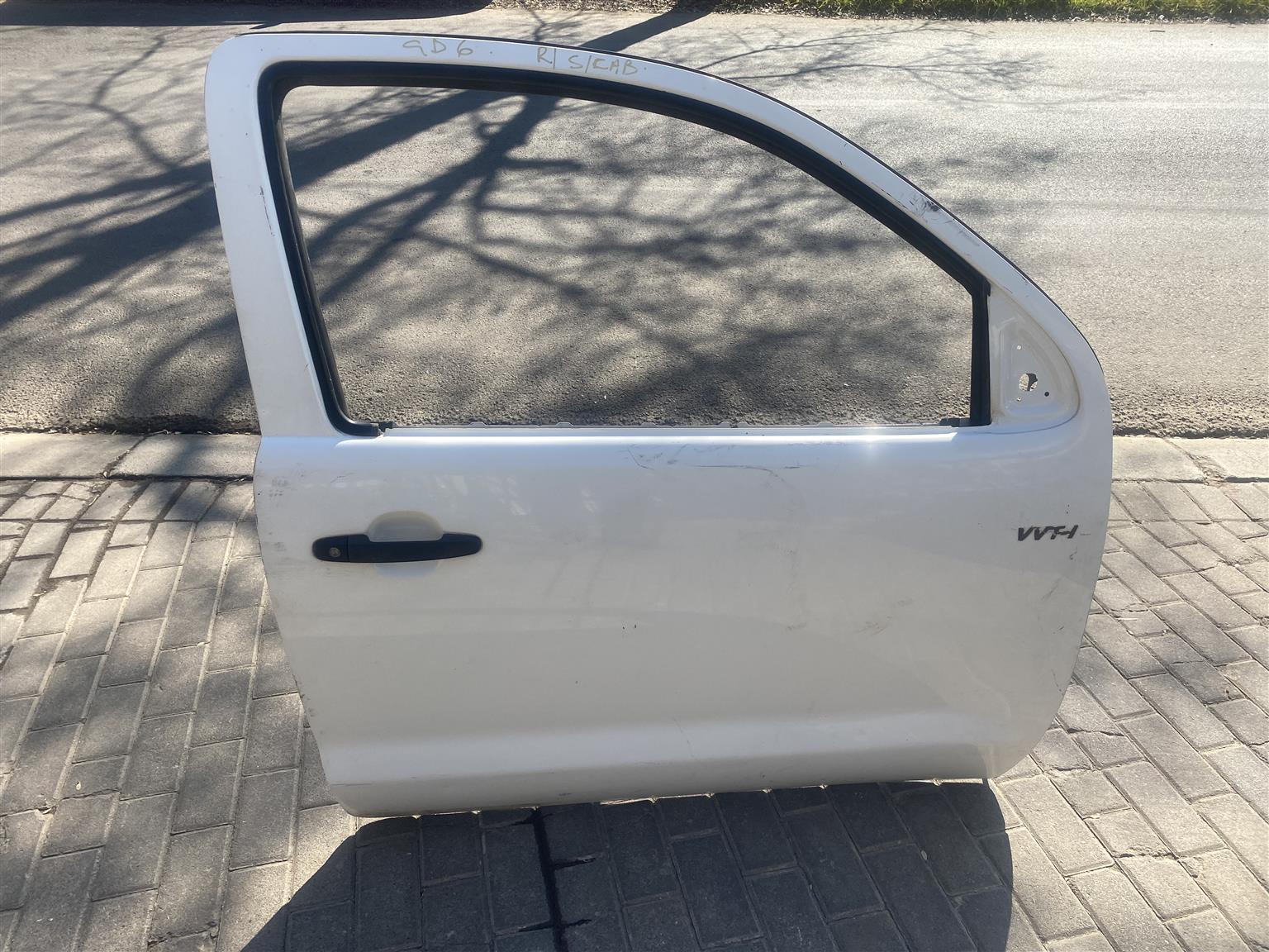 2018 TOYOTA HILUX GD-6 CLUB CAB RIGHT FRONT DOOR SHELL FOR SALE