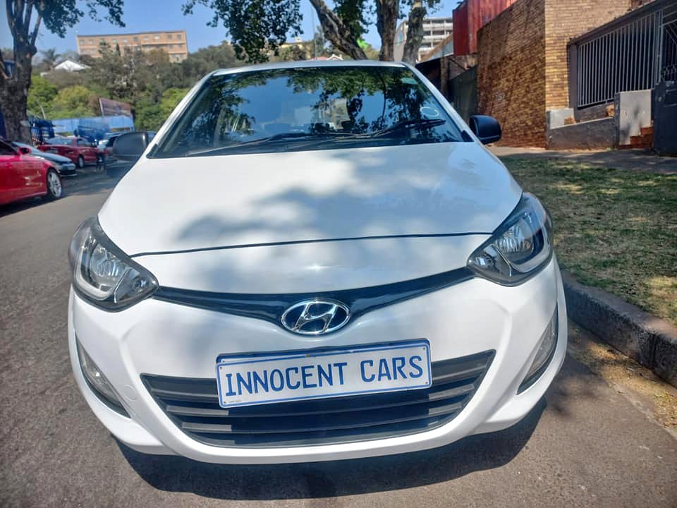 2015 HYUNDAI i20 1.2 ENGINE PETROL, MANUAL, MILEAGE 90000KMS, WHITE COLOR