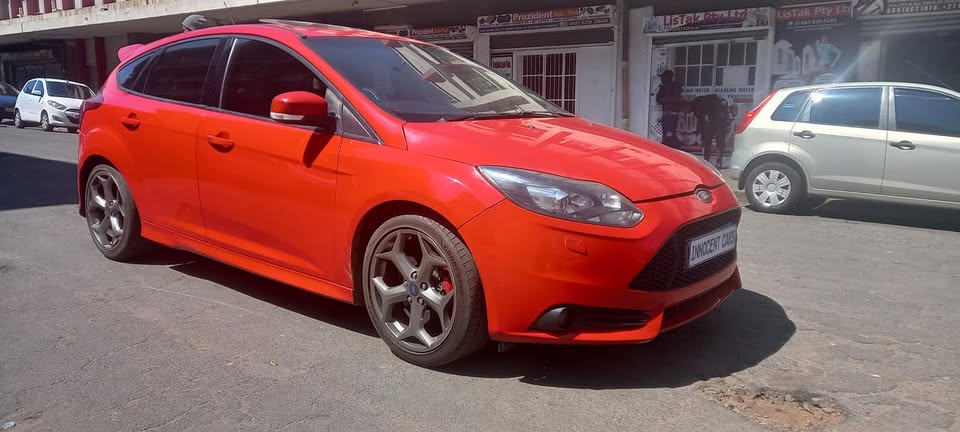 2013 FORD FOCUS ST3 GTDi. 2.0 PETROL, MANUAL TRANSMISSION, RED COLOUR, MILEAGE 142000KM