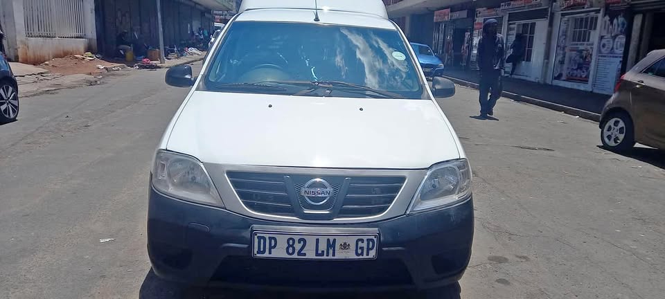 2015 NISSAN NP200 1.6i PETROL, MANUAL TRANSMISSION, WHITE COLOUR, MILEAGE