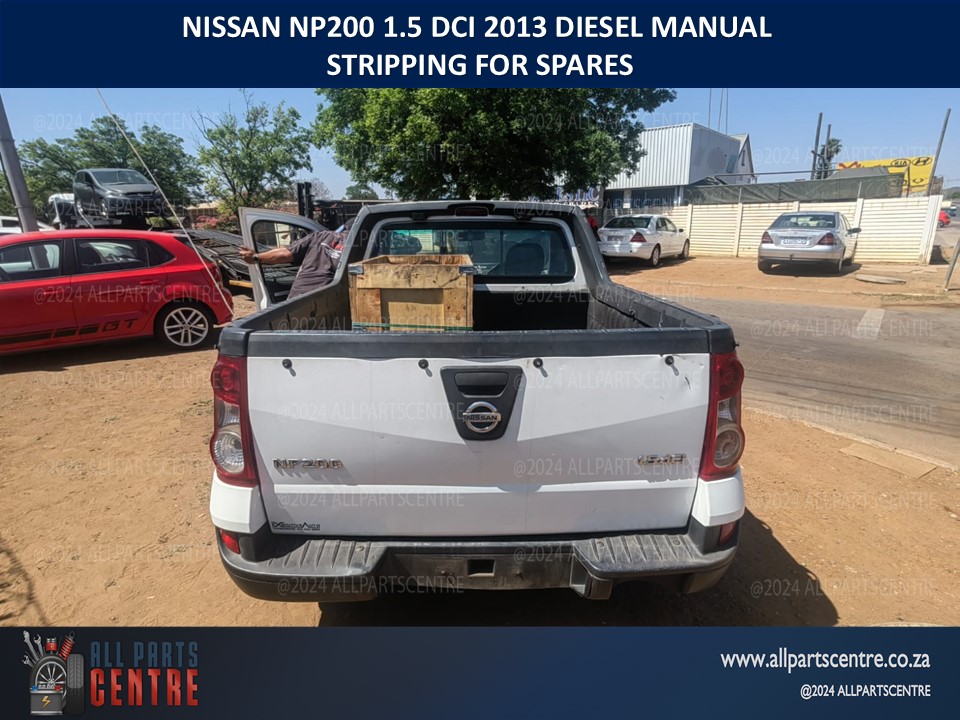 diesel Nissan Np200 2013 manual breaking for spares