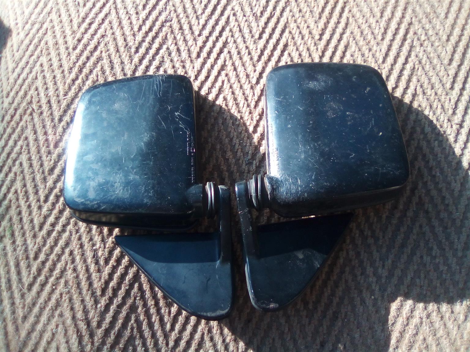 Side mirrors for Nissan bakkie - Private Seller