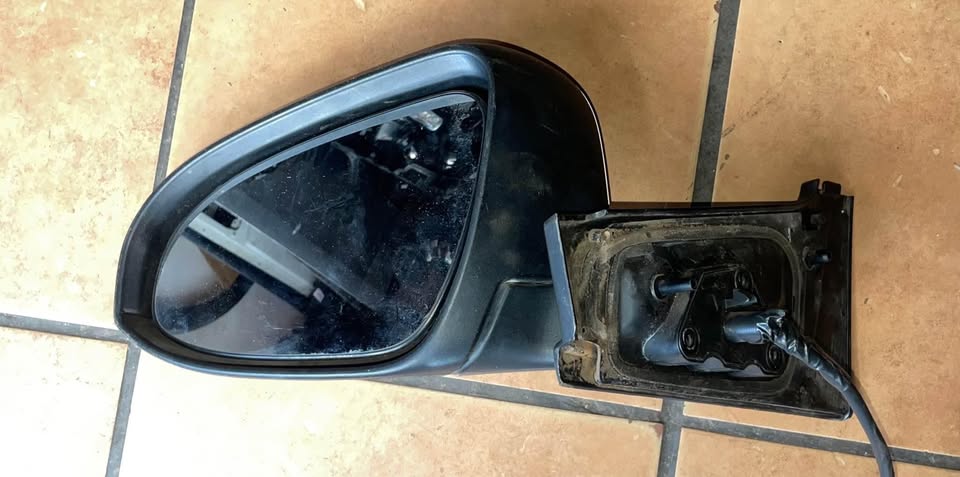 Toyota Yaris side mirror - Private Seller