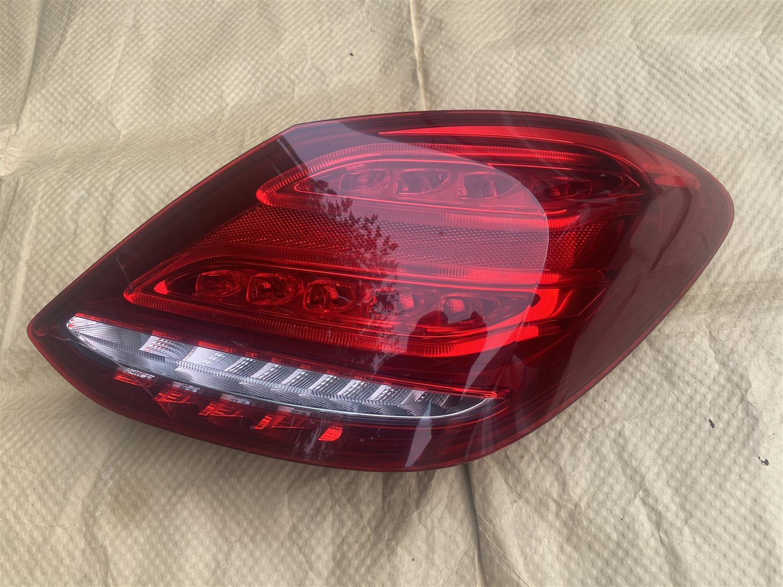 2015 MERCEDES BENZ C-CLASS W205 LED TAIL LIGHT RIGHT SIDE FOR SALE - Private Seller 2015 MERCEDES BENZ C-CLASS W205 LED TAIL LIGHT RIGHT SIDE FOR SALE - Private Seller