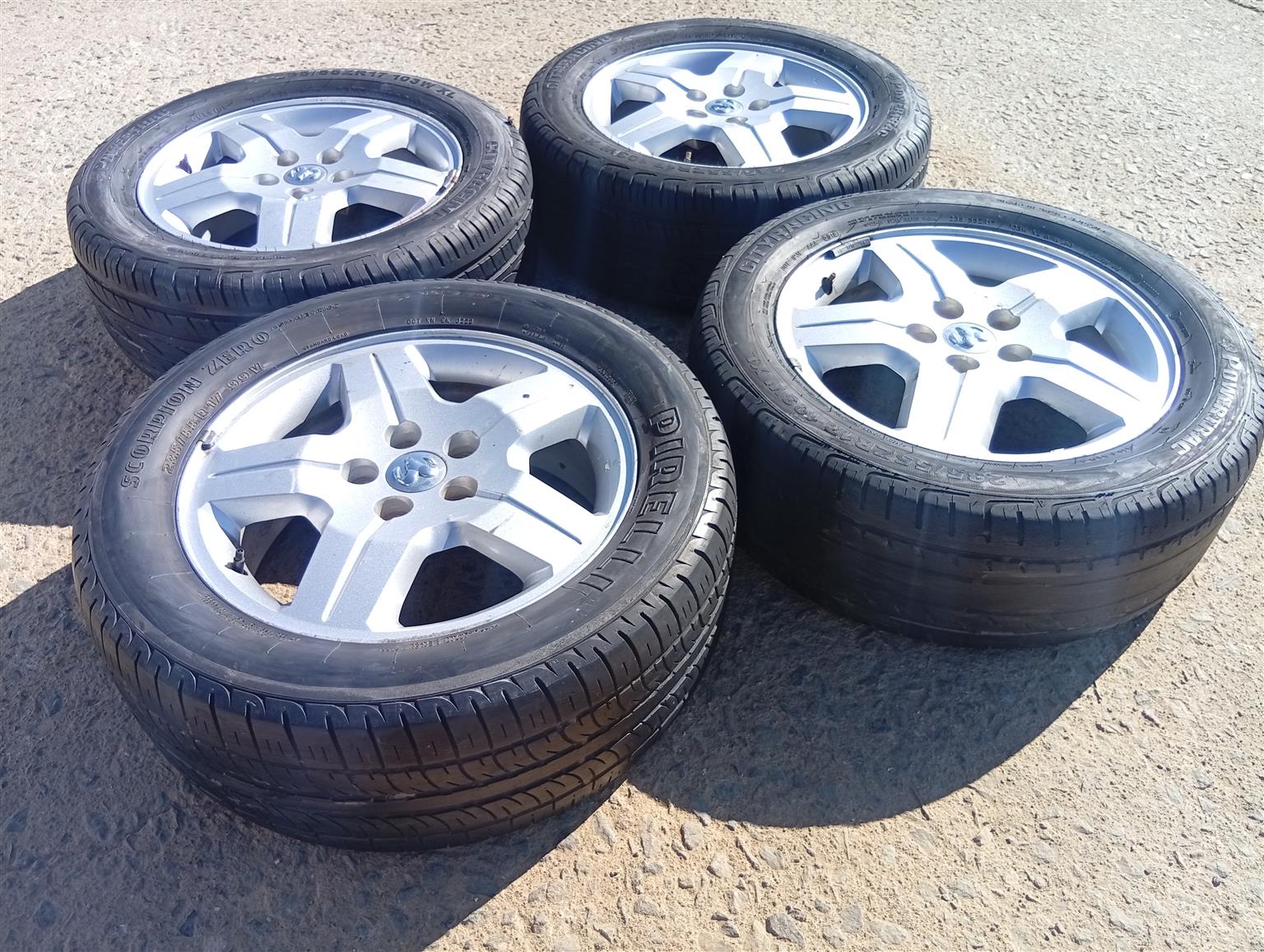 Dodge caliber 4 set of rims and tyres 17 inches