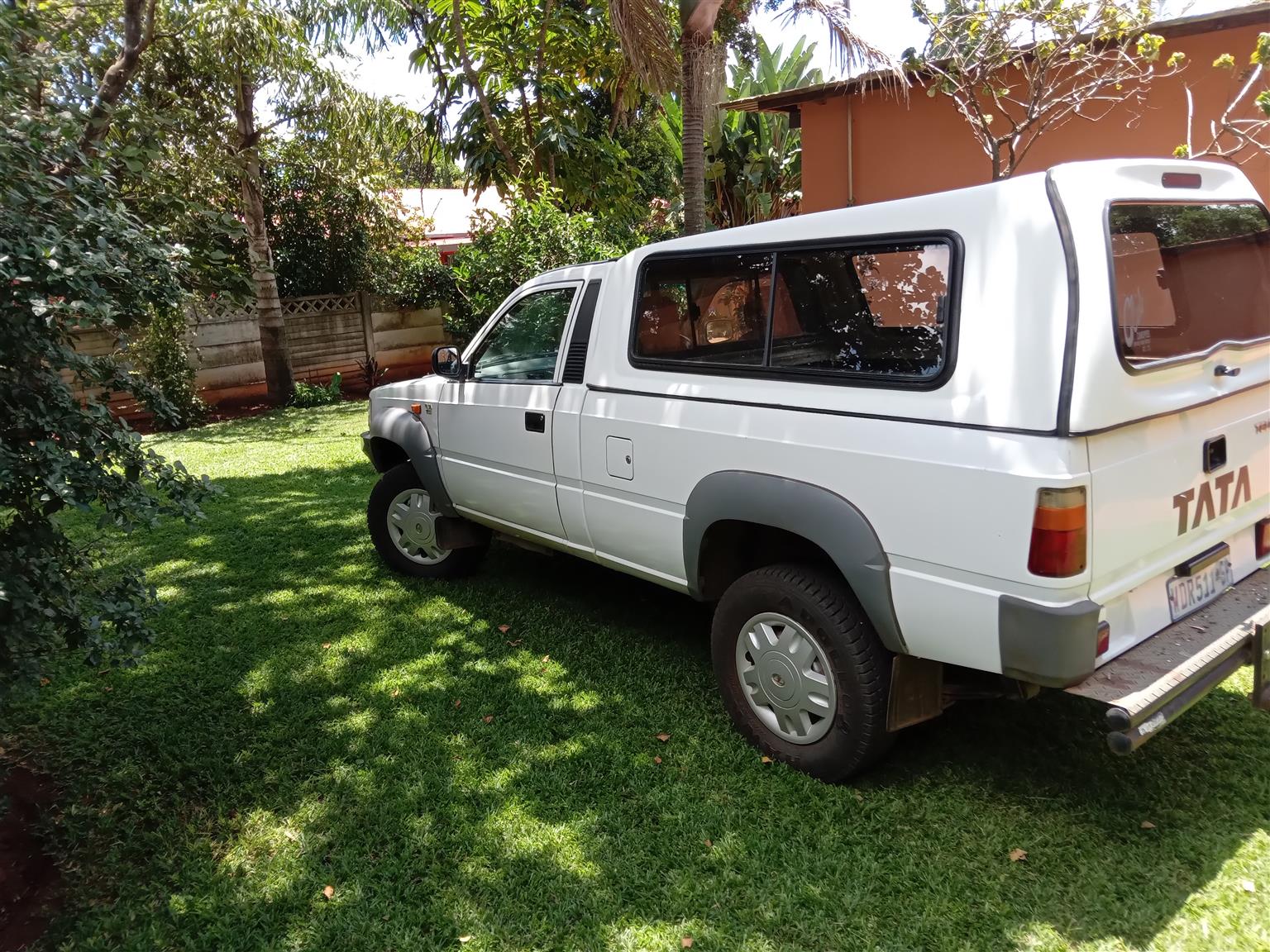 Bakkie 2007 TATA Telcoline with Lexus V8 CONVERSION. Fiberglass canopy