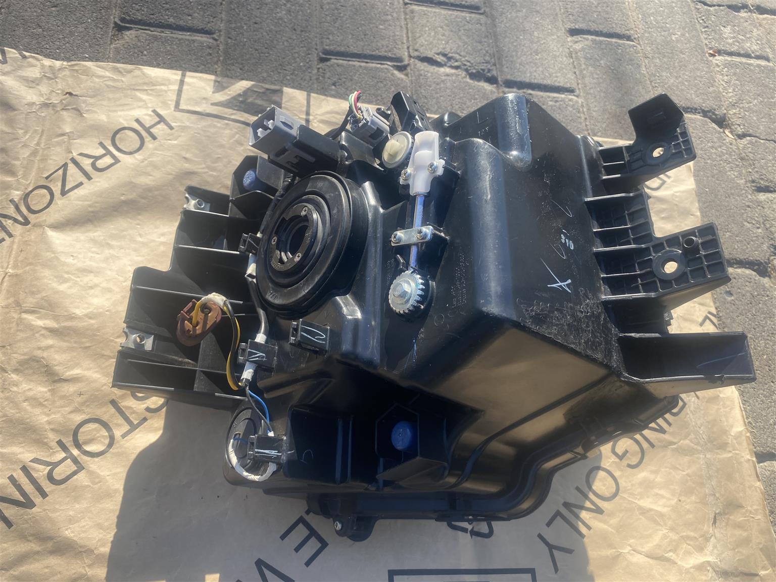 2025 TOYOTA URBAN CRUISER HEADLIGHT LEFT SIDE FOR SALE. IN PRISTINE CONDITION