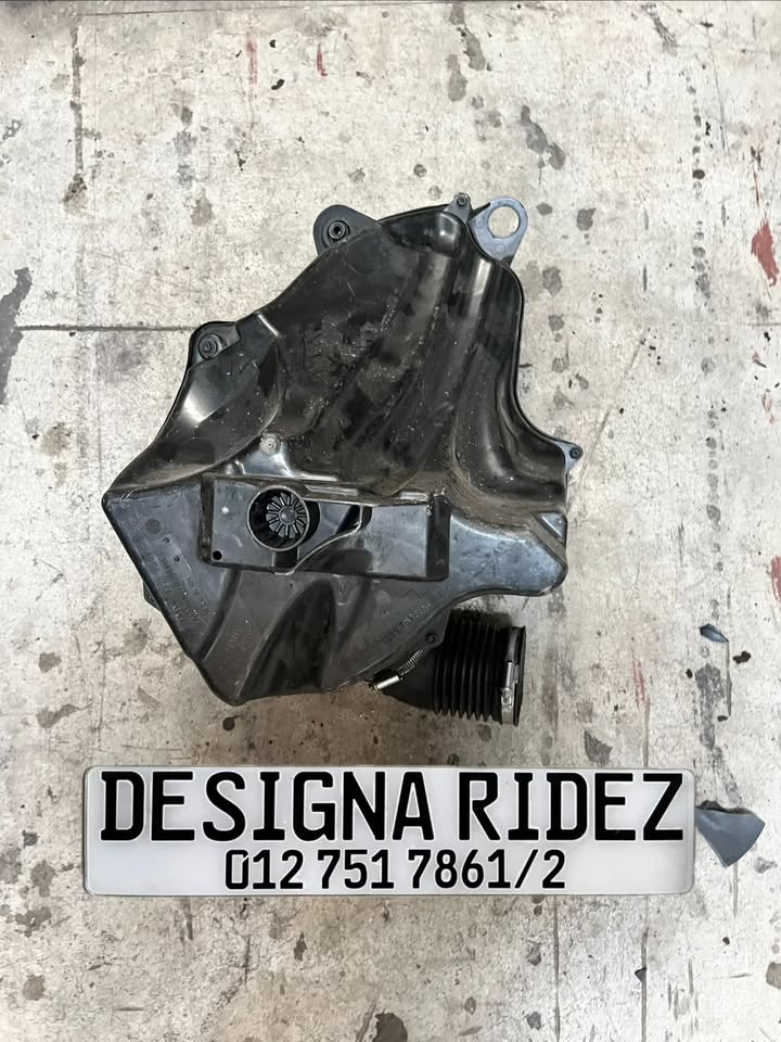 BMW E92 320i N46 AIR FILTER HOUSING AVAILABLE. - Private Seller