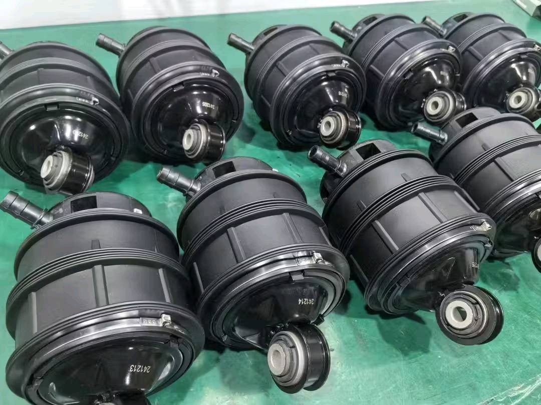 NEW W219 AND W211 REAR BELLOWS AVAILABLE IN STOCK AT MM GENESIS AUTO PARTS - Private Seller