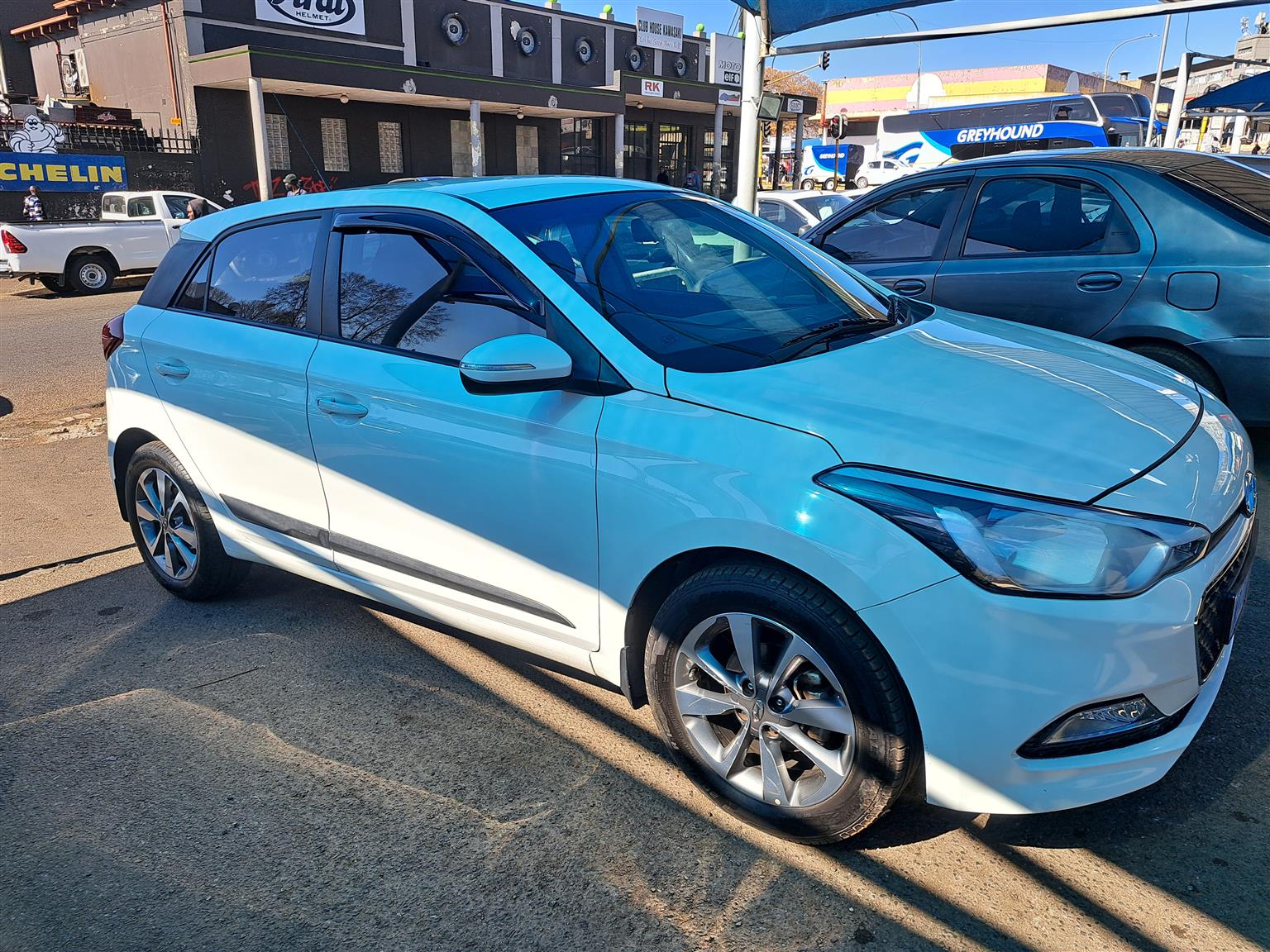 HYUNDAI