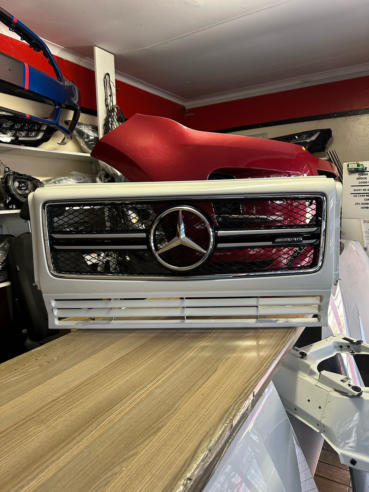 2018 MERCEDE-BENZ W463 G-WAGON MAIN GRILL IN EXCELLENT CONDITION FOR SALE - Private Seller 2018 MERCEDE-BENZ W463 G-WAGON MAIN GRILL IN EXCELLENT CONDITION FOR SALE - Private Seller