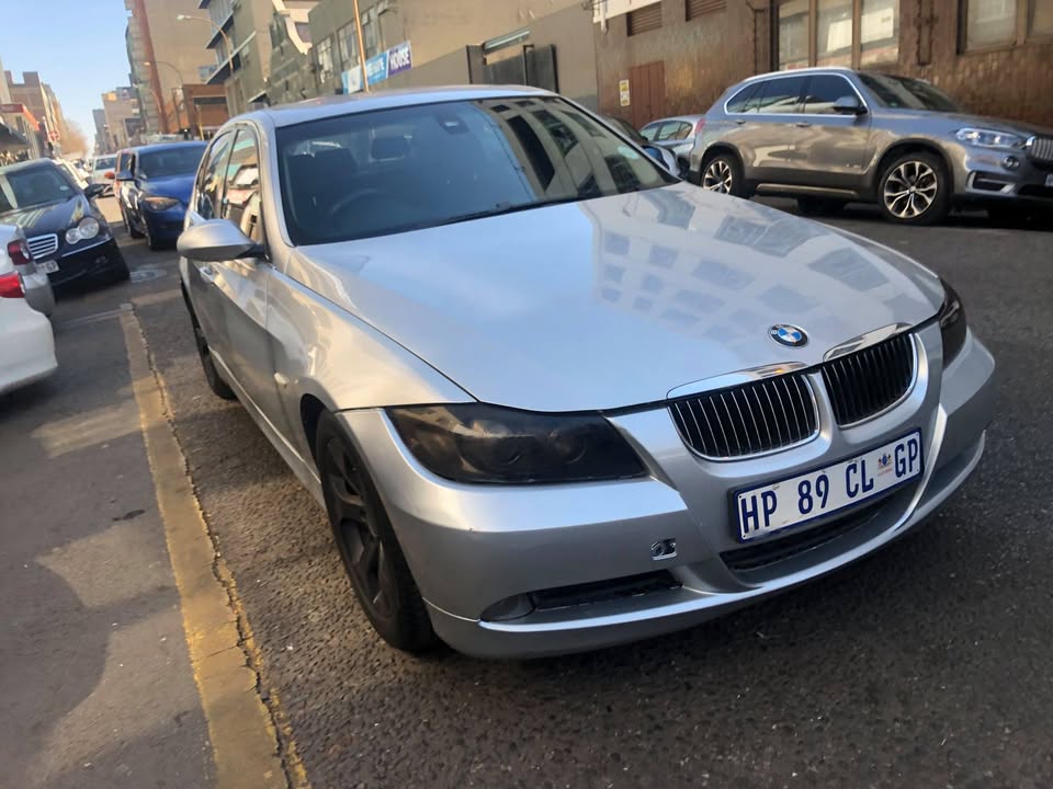 2007 BMW  323i E90