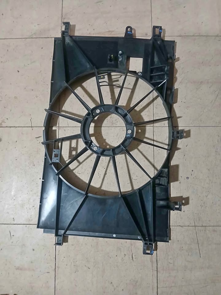 Toyota corolla fan Cowling - Private Seller Toyota corolla fan Cowling - Private Seller