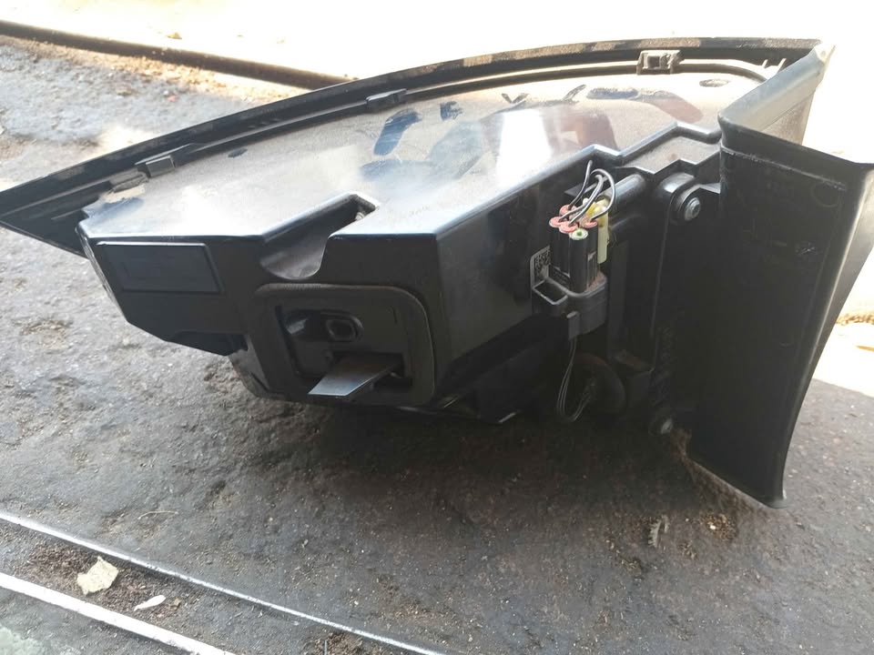 Land rover rear light right side 2020 - Private Seller Land rover rear light right side 2020 - Private Seller