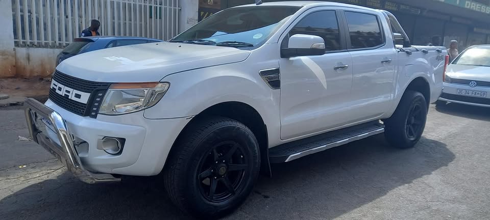 2012 FORD RANGER 3.2.. AUTOMATIC TRANSMISSION.. DIESEL. COLOUR. LEATHER SEATS.