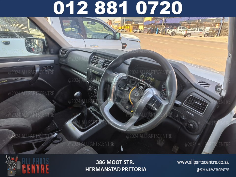 Mahindra Scorpio Karoo S6 2.2 4x4 stripping for spares