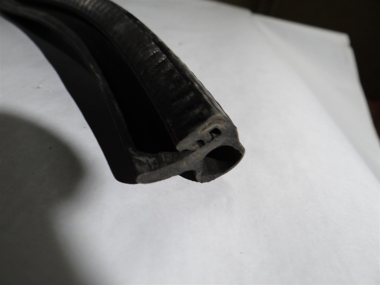 VW / Audi - Under Bonnet Seal Rubber Strip